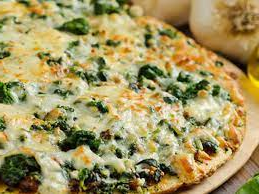 Zöld pizza (brokkolis-spenótos-olivabogyós)